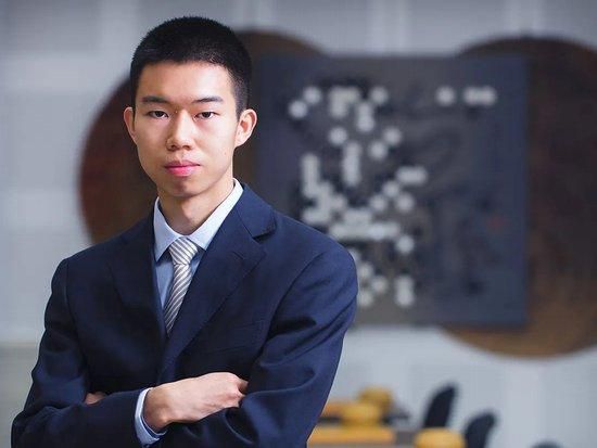 亚洲精品在线播放
